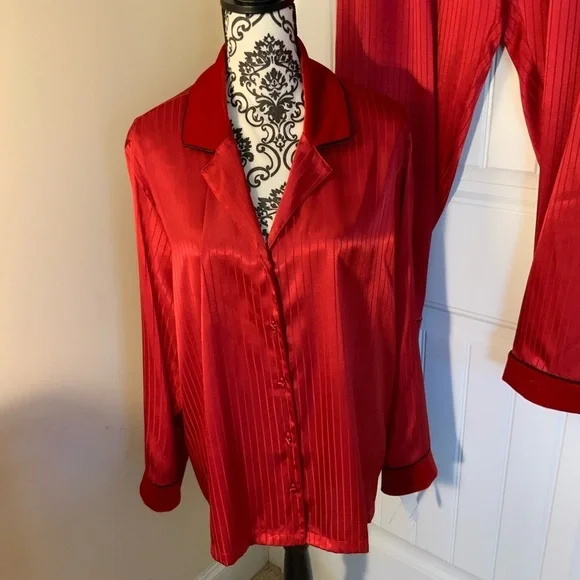 Jones New York Red Satin Pajama Set - Picture 2 of 11